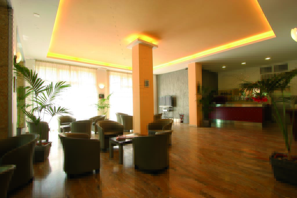 Hotel Sogno Чезенатико Экстерьер фото