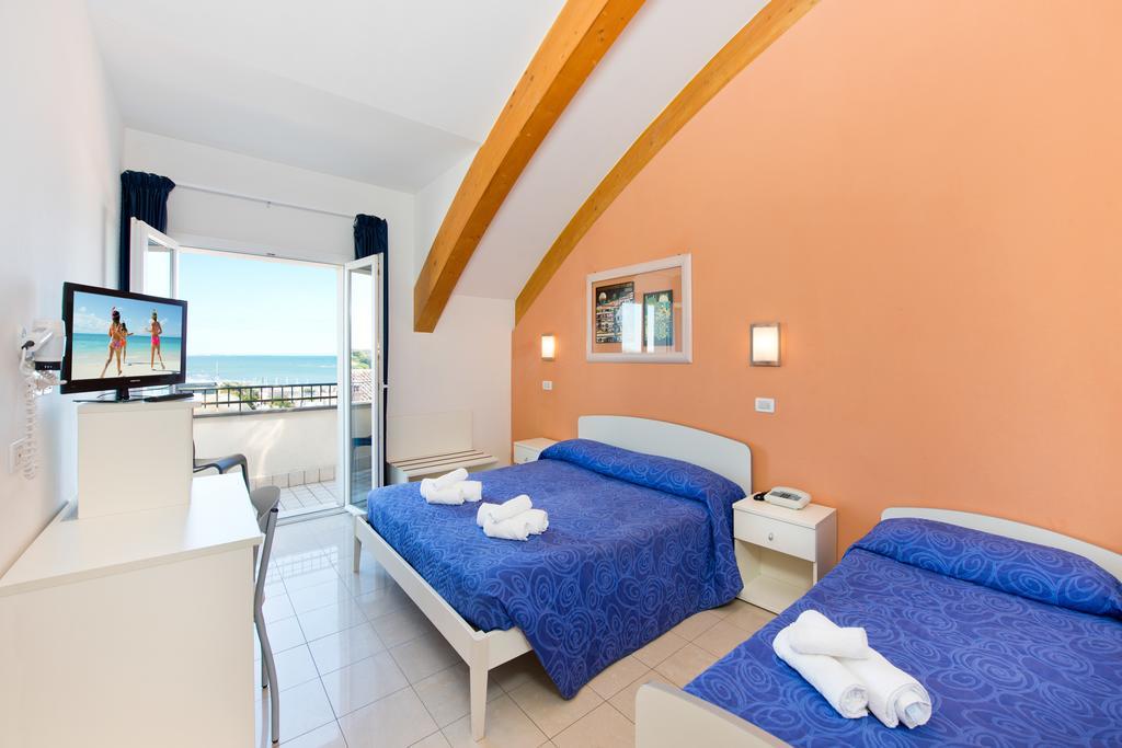 Hotel Sogno Чезенатико Экстерьер фото